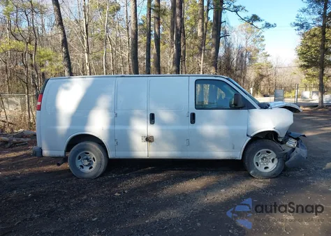 2011 Chevrolet Express 2500 Work Van z USA, uszkodzony, nr VIN 1GCWGFBA7B1166589